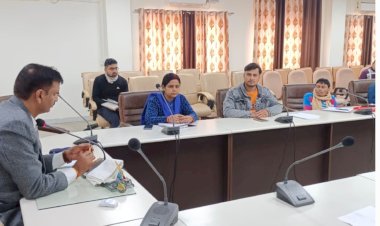 डीएम की अध्यक्षता में दिव्यांग सेवा ट्रस्ट की बैठक सम्पन्न, दिव्यांग अभिषेक पाण्डेय ने सौंपा पत्रक