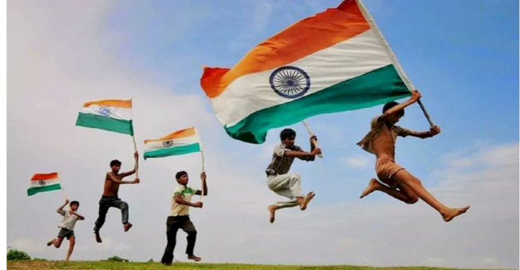 राष्ट्रीय ध्वज दिवस : तिरंगे के आदर्शों को जीने का संकल्प