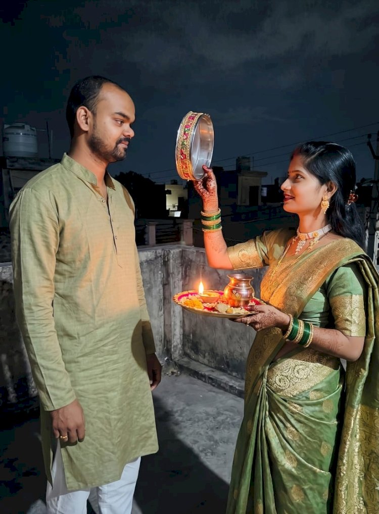 देखी चलनी में चेहरा न  हो, अइसही बनल रहे मोर सिंहोरा में सिंदूरवा न हो..